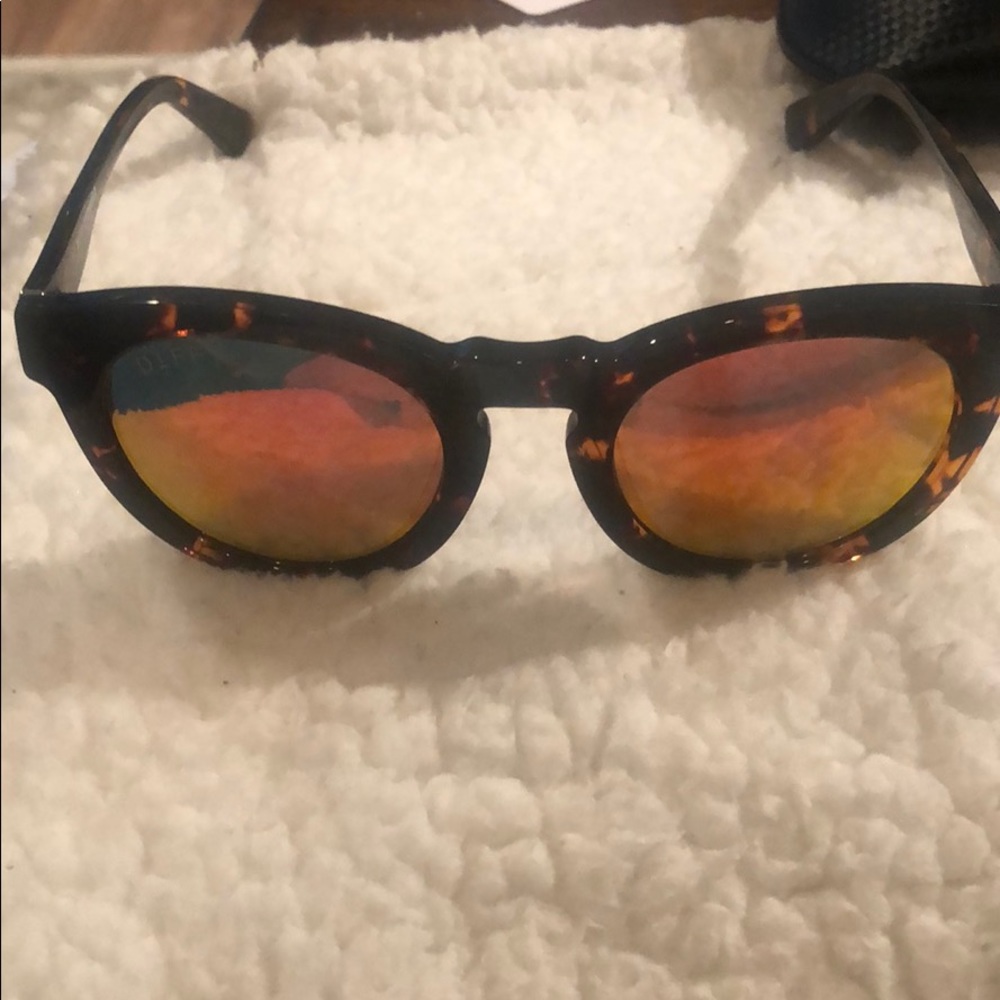 Sunglasses - Picture 4 of 4